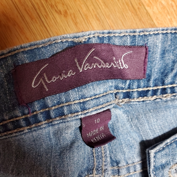 Gloria Vanderbilt size 10 light wash blue jeans - Picture 2 of 3